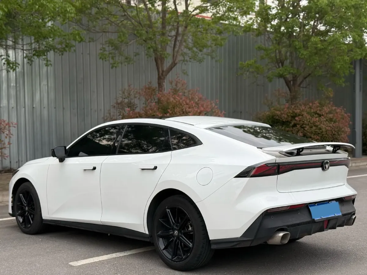 2022 ChangAn UNI-V 1.5T 188HP L4 7DCT,autocango,china used car exporter,china ev exporter,chinese used car exporter,chinese used ev exporter