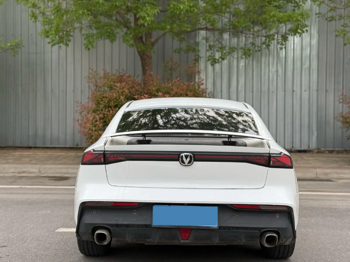 2022 ChangAn UNI-V 1.5T 188HP L4 7DCT,autocango,china used car exporter,china ev exporter,chinese used car exporter,chinese used ev exporter