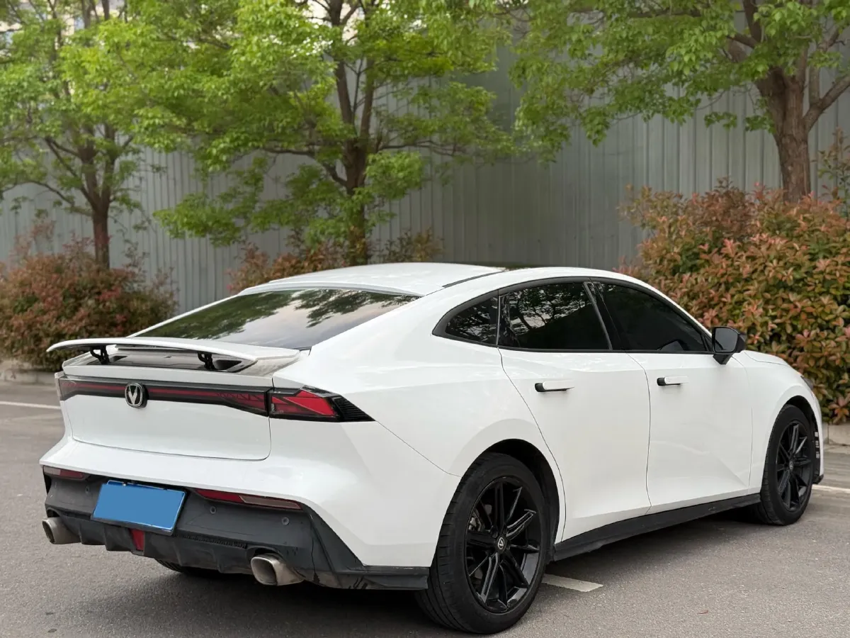 2022 ChangAn UNI-V 1.5T 188HP L4 7DCT,autocango,china used car exporter,china ev exporter,chinese used car exporter,chinese used ev exporter