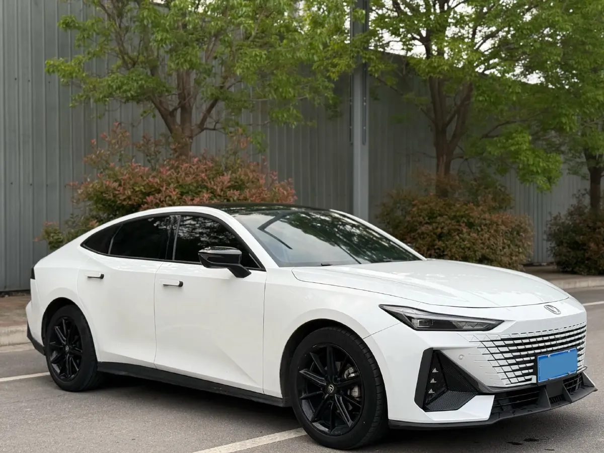 2022 ChangAn UNI-V 1.5T 188HP L4 7DCT,autocango,china used car exporter,china ev exporter,chinese used car exporter,chinese used ev exporter