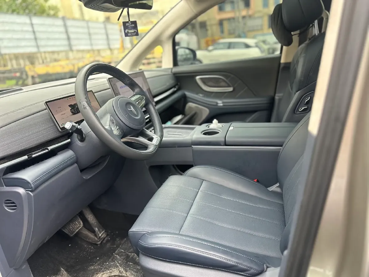 2026 Voyah Dream 1.5T 150HP L4 PHEV,autocango,china used car exporter,china ev exporter,chinese used car exporter,chinese used ev exporter