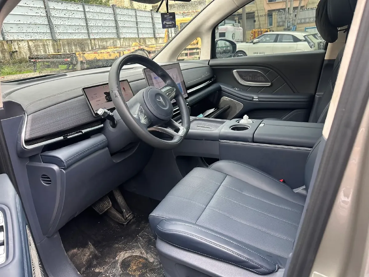 2026 Voyah Dream 1.5T 150HP L4 PHEV,autocango,china used car exporter,china ev exporter,chinese used car exporter,chinese used ev exporter