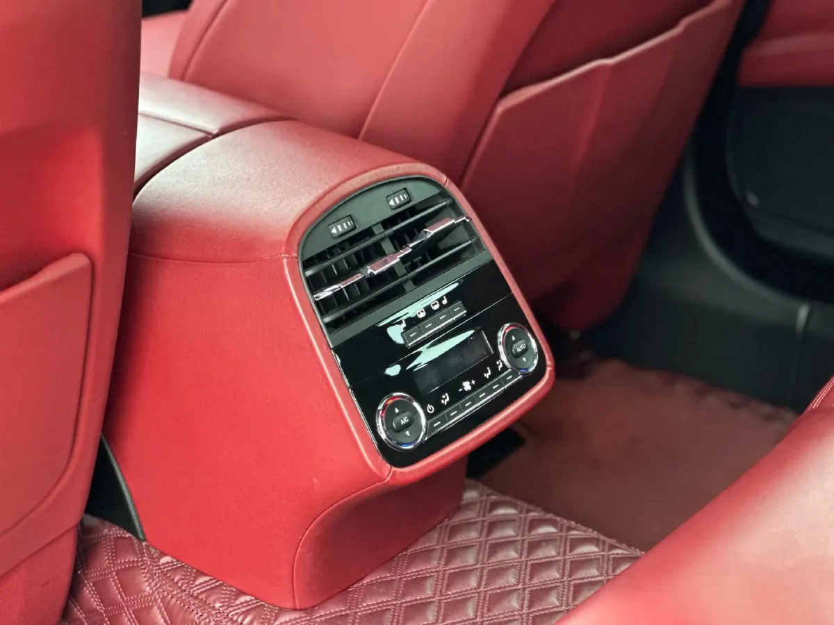 2018 Maserati Quattroporte 3.0T 350HP V6 8AT,autocango,china used car exporter,china ev exporter,chinese used car exporter,chinese used ev exporter