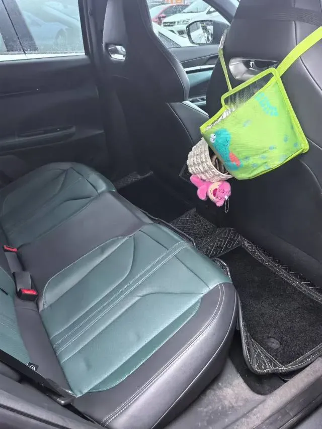 2024 ChangAn UNI-V iDD 1.5L 110HP L4 E-CVT PHEV 18.99KWH,autocango,china used car exporter,china ev exporter,chinese used car exporter,chinese used ev exporter