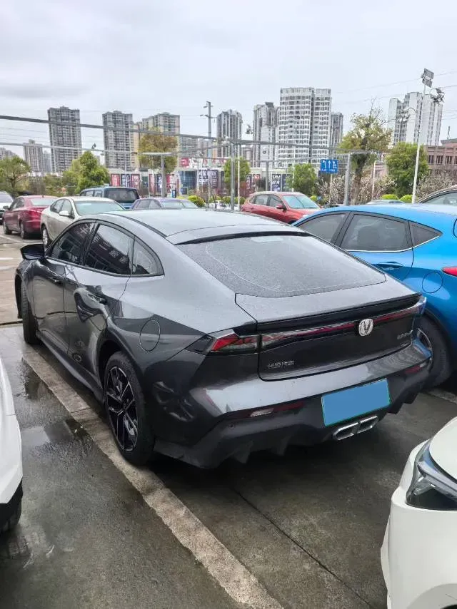 2024 ChangAn UNI-V iDD 1.5L 110HP L4 E-CVT PHEV 18.99KWH,autocango,china used car exporter,china ev exporter,chinese used car exporter,chinese used ev exporter