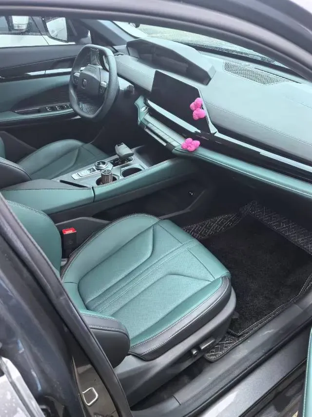 2024 ChangAn UNI-V iDD 1.5L 110HP L4 E-CVT PHEV 18.99KWH,autocango,china used car exporter,china ev exporter,chinese used car exporter,chinese used ev exporter