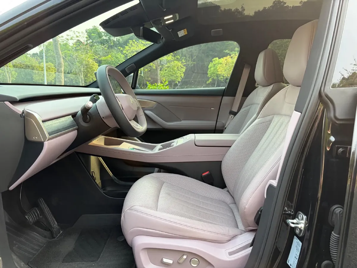 2024 IM L6 BEV 75KWH,autocango,china used car exporter,china ev exporter,chinese used car exporter,chinese used ev exporter