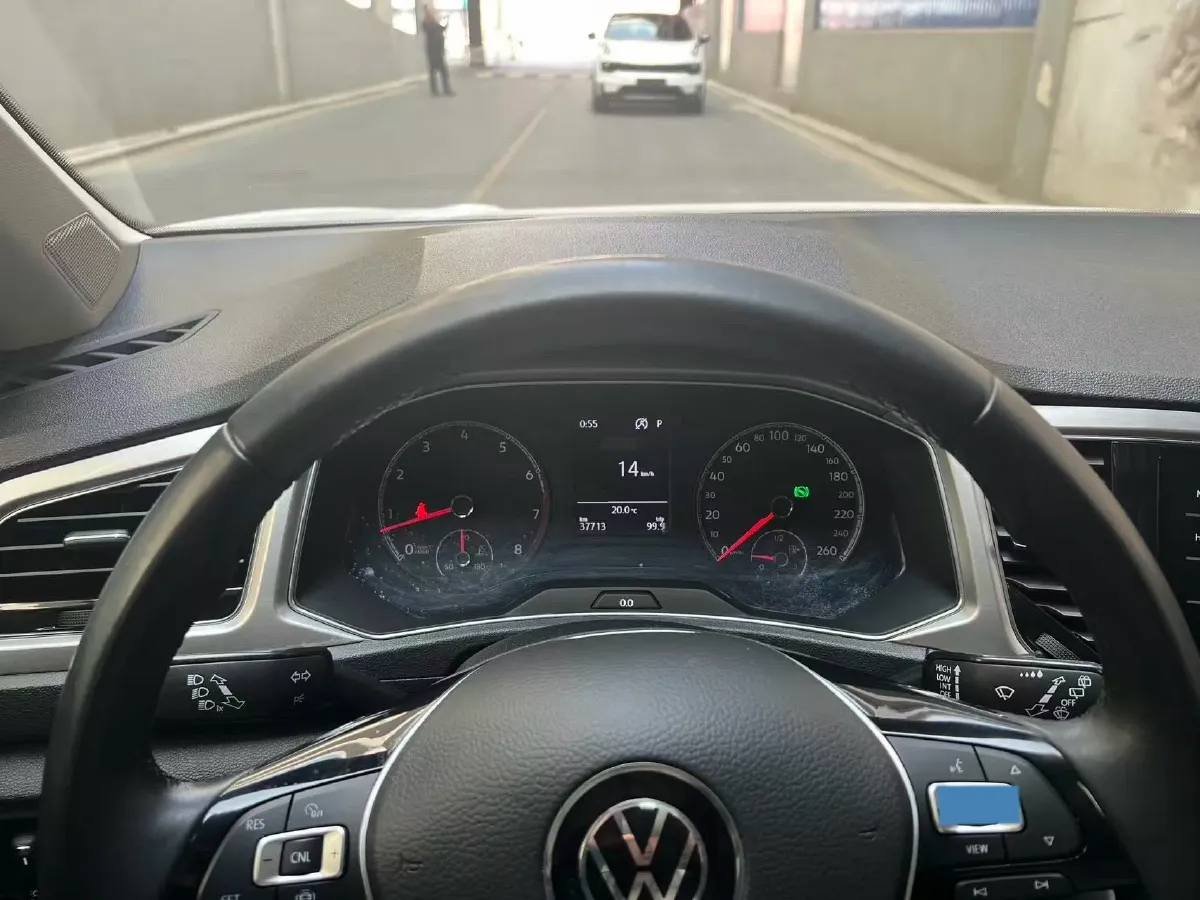 2022 Volkswagen T-Roc 1.4T 150HP L4 7DCT,autocango,china used car exporter,china ev exporter,chinese used car exporter,chinese used ev exporter