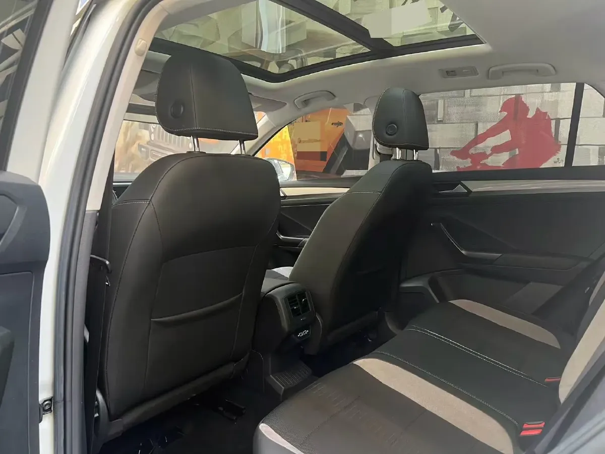 2022 Volkswagen T-Roc 1.4T 150HP L4 7DCT,autocango,china used car exporter,china ev exporter,chinese used car exporter,chinese used ev exporter