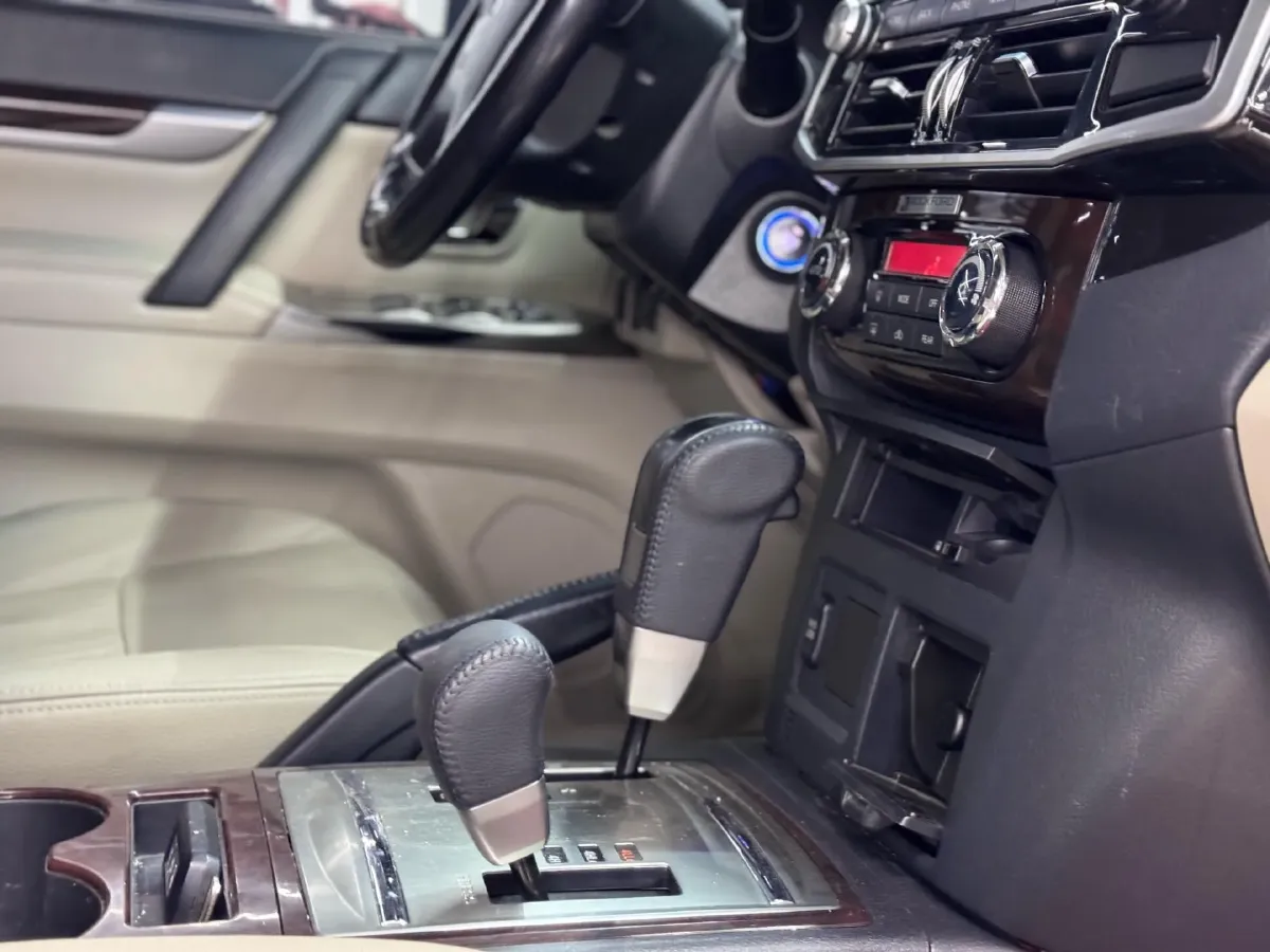 2018 Mitsubishi Pajero 3.0L 174HP V6 5AT,autocango,china used car exporter,china ev exporter,chinese used car exporter,chinese used ev exporter