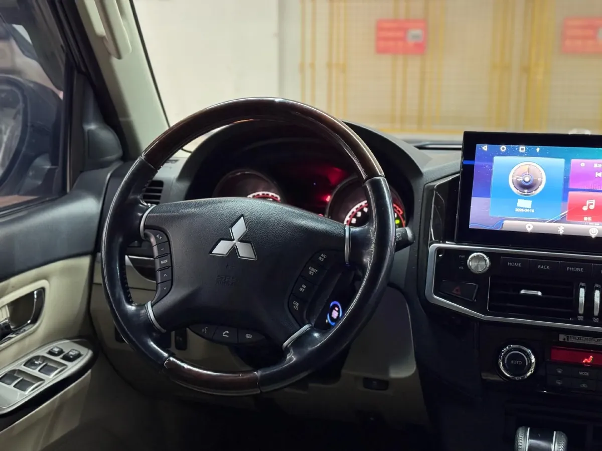 2018 Mitsubishi Pajero 3.0L 174HP V6 5AT,autocango,china used car exporter,china ev exporter,chinese used car exporter,chinese used ev exporter