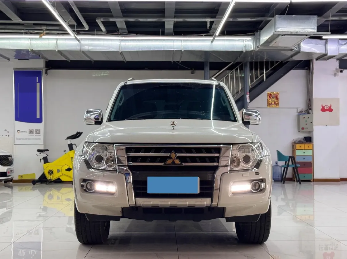 2018 Mitsubishi Pajero 3.0L 174HP V6 5AT,autocango,china used car exporter,china ev exporter,chinese used car exporter,chinese used ev exporter