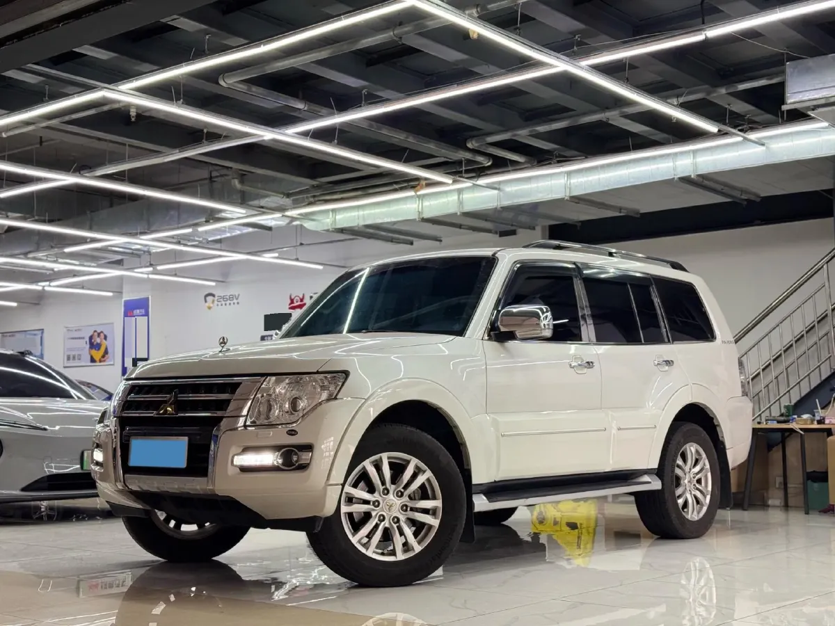 2018 Mitsubishi Pajero 3.0L 174HP V6 5AT,autocango,china used car exporter,china ev exporter,chinese used car exporter,chinese used ev exporter