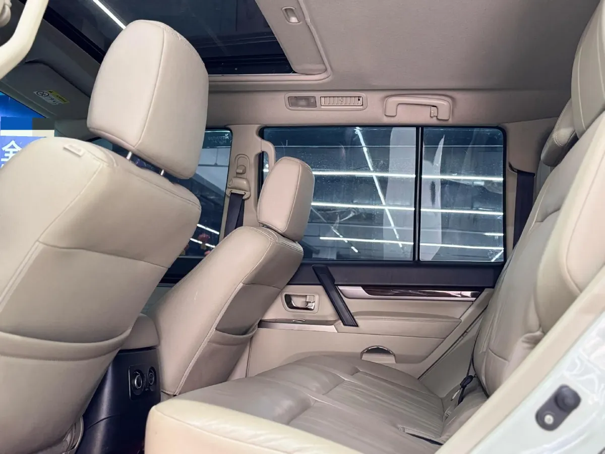 2018 Mitsubishi Pajero 3.0L 174HP V6 5AT,autocango,china used car exporter,china ev exporter,chinese used car exporter,chinese used ev exporter