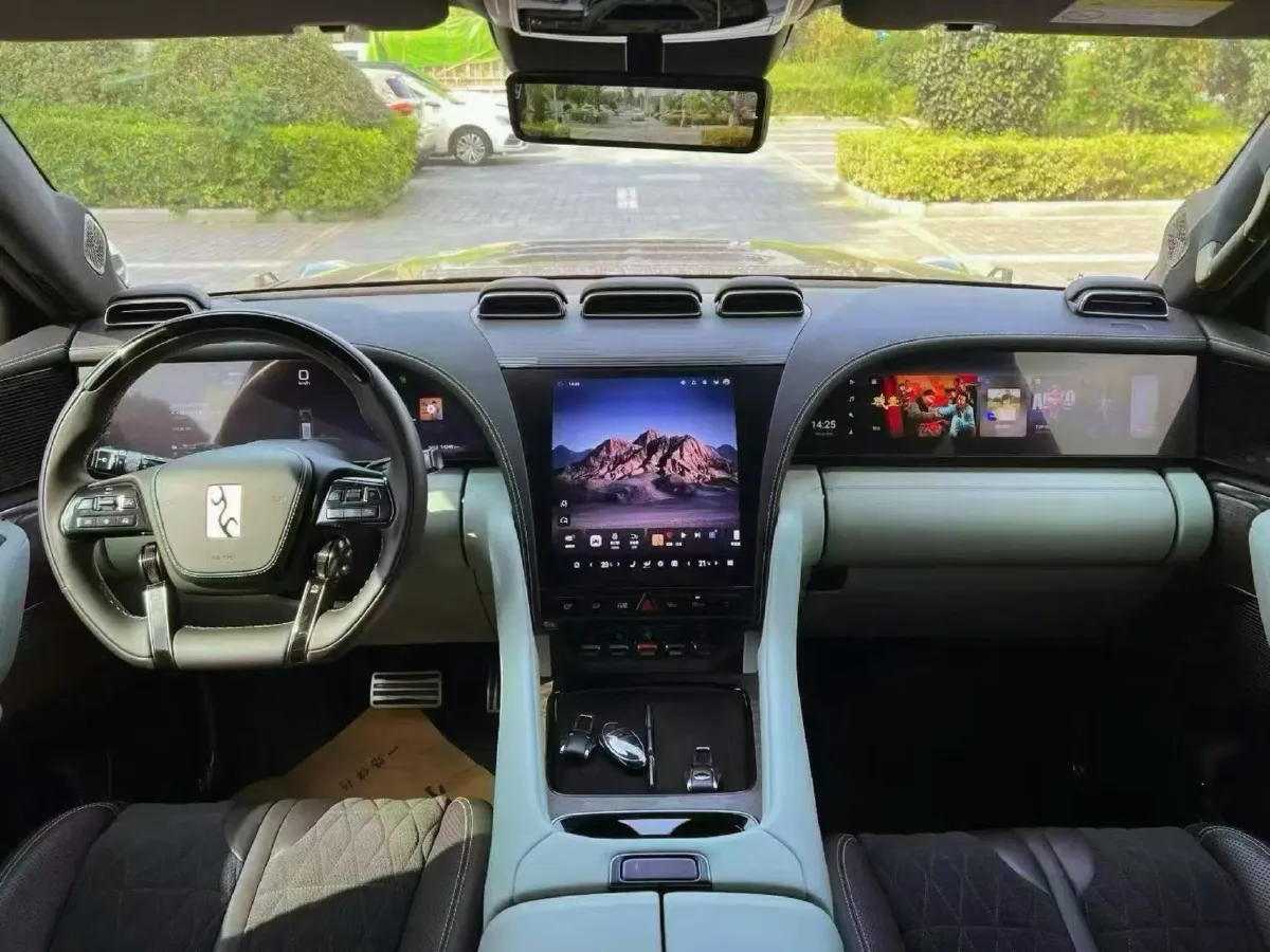 2024 YangWang U8 2.0T 272HP L4 REEV 49.05KWH,autocango,china used car exporter,china ev exporter,chinese used car exporter,chinese used ev exporter