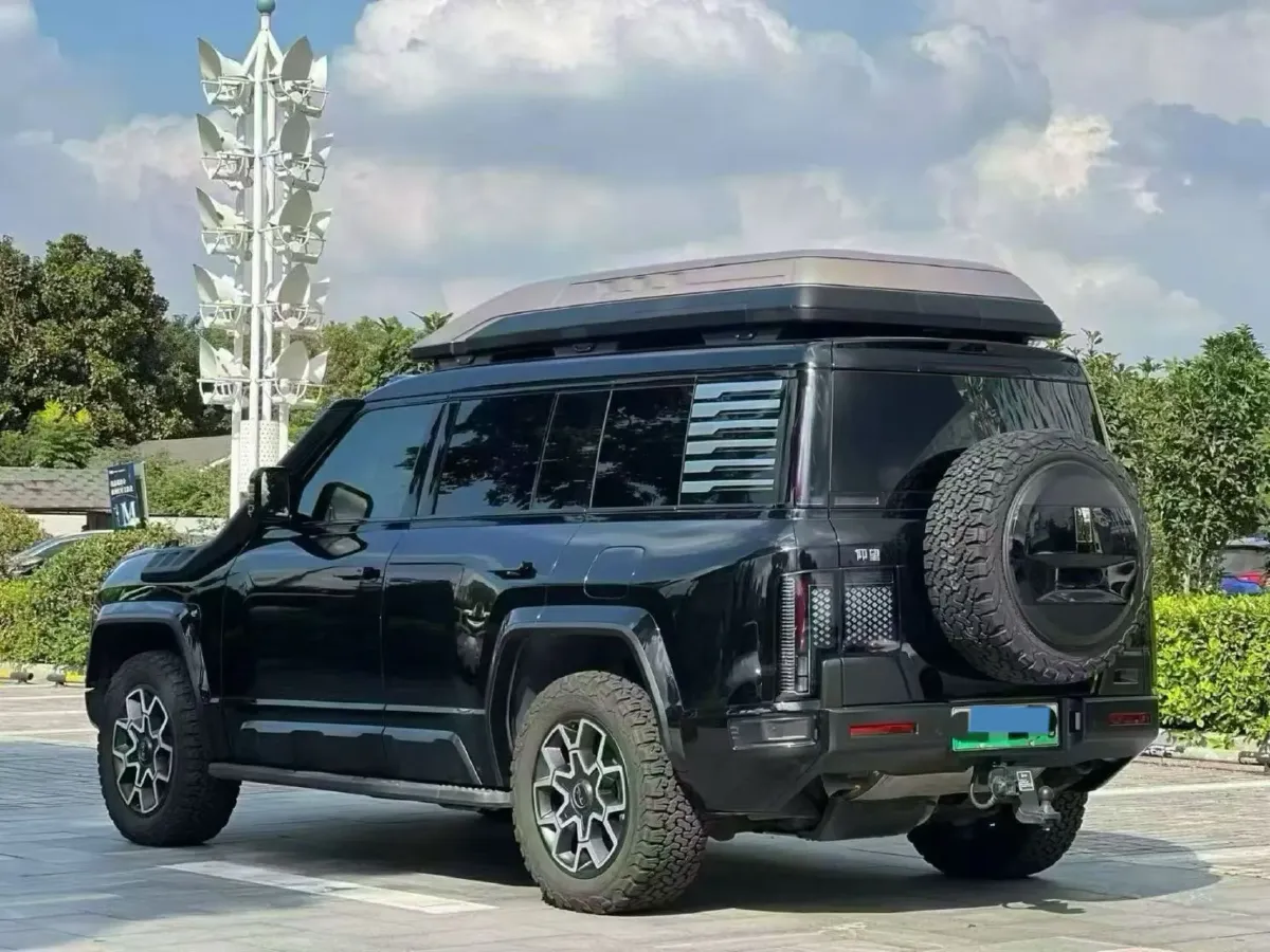 2024 YangWang U8 2.0T 272HP L4 REEV 49.05KWH,autocango,china used car exporter,china ev exporter,chinese used car exporter,chinese used ev exporter