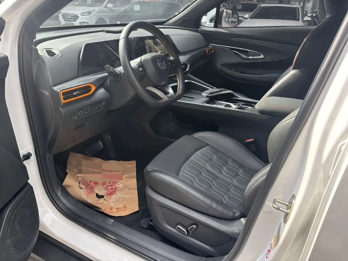 2022 ChangAn UNI-T 1.5T 188HP L4 7DCT,autocango,china used car exporter,china ev exporter,chinese used car exporter,chinese used ev exporter