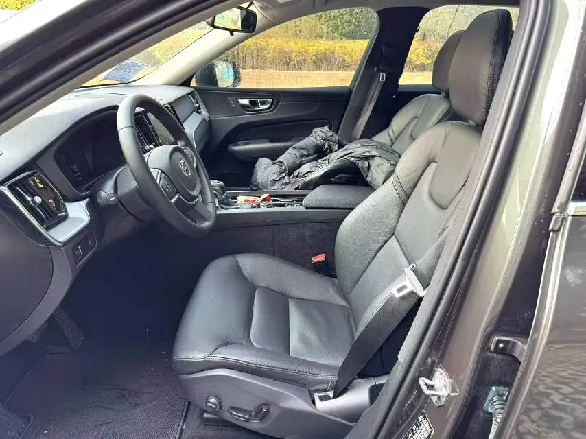 2018 Volvo XC60 2.0T 254HP L4 8AT,autocango,china used car exporter,china ev exporter,chinese used car exporter,chinese used ev exporter