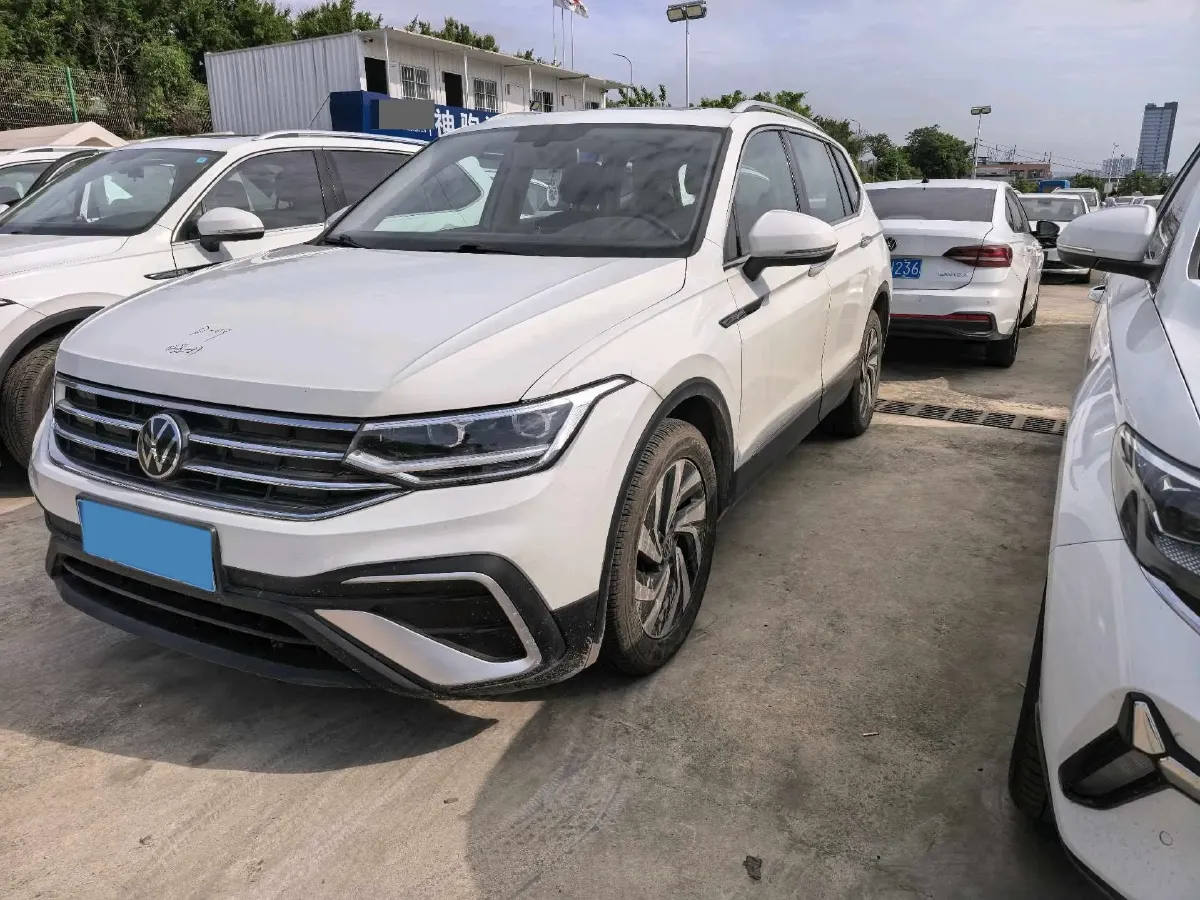 2023 Volkswagen Tiguan L 1.5T 160HP L4 7DCT,autocango,china used car exporter,china ev exporter,chinese used car exporter,chinese used ev exporter