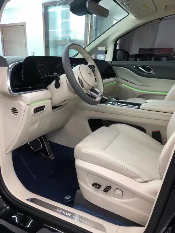 2022 Voyah Dream 1.5T 136HP L4 PHEV 25.57KWH,autocango,china used car exporter,china ev exporter,chinese used car exporter,chinese used ev exporter