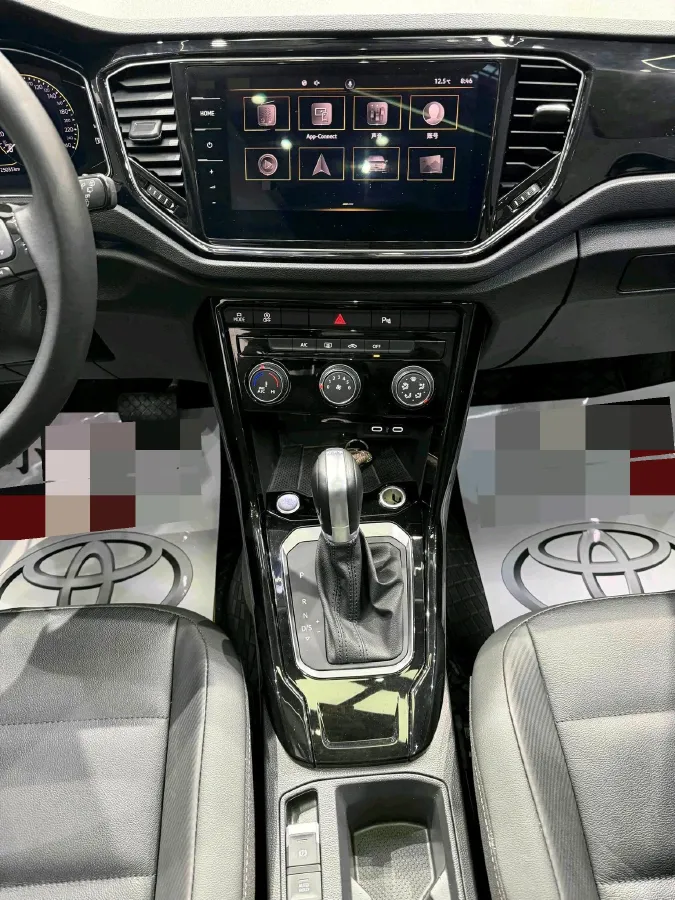 2022 Volkswagen T-Roc 1.4T 150HP L4 7DCT,autocango,china used car exporter,china ev exporter,chinese used car exporter,chinese used ev exporter