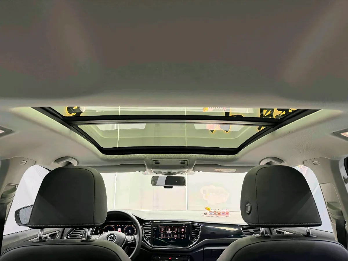 2022 Volkswagen T-Roc 1.4T 150HP L4 7DCT,autocango,china used car exporter,china ev exporter,chinese used car exporter,chinese used ev exporter