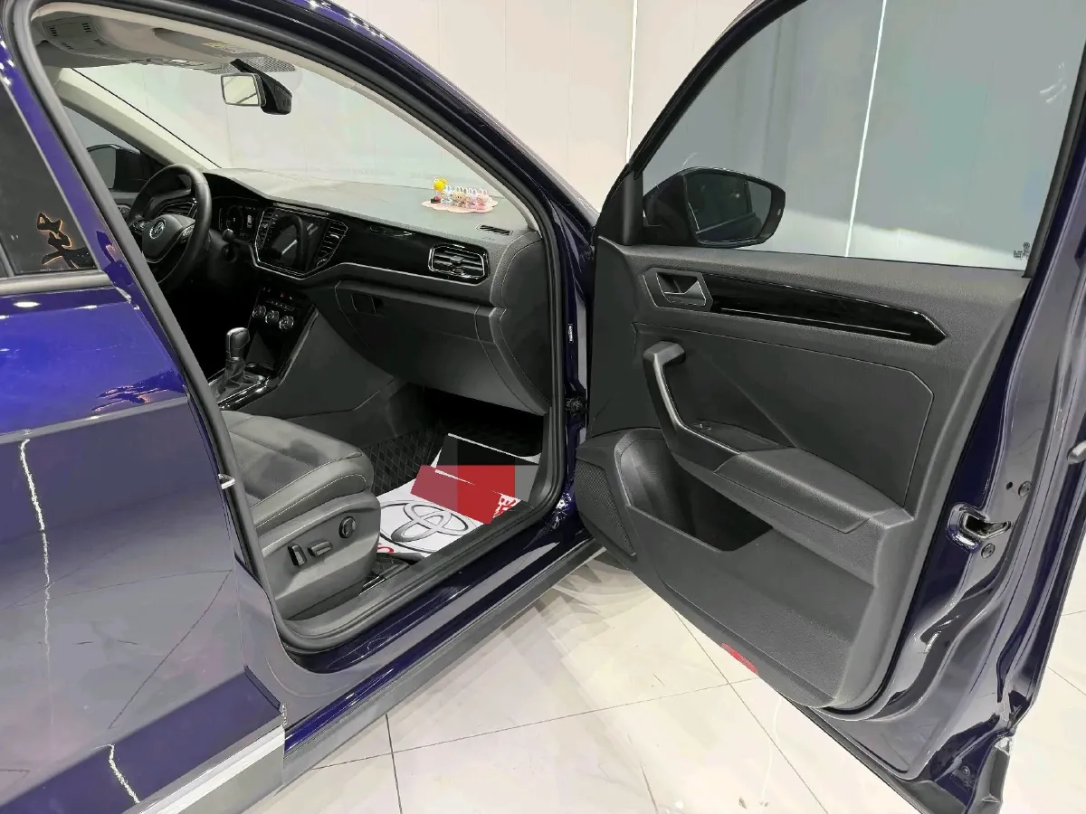 2022 Volkswagen T-Roc 1.4T 150HP L4 7DCT,autocango,china used car exporter,china ev exporter,chinese used car exporter,chinese used ev exporter