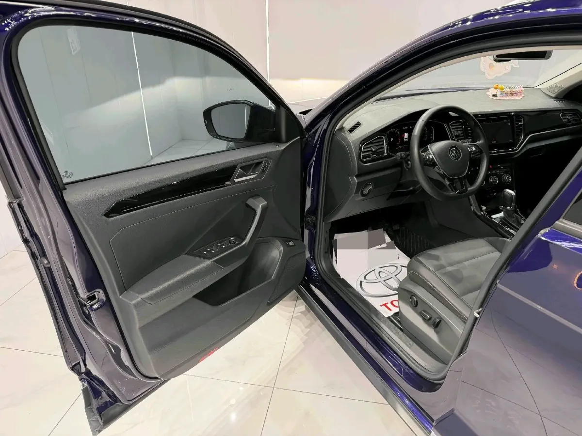 2022 Volkswagen T-Roc 1.4T 150HP L4 7DCT,autocango,china used car exporter,china ev exporter,chinese used car exporter,chinese used ev exporter