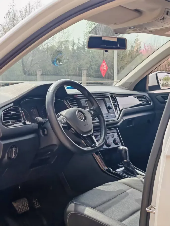2019 Volkswagen T-Roc 1.4T 131HP L4 7DCT,autocango,china used car exporter,china ev exporter,chinese used car exporter,chinese used ev exporter