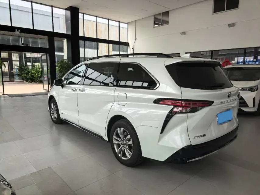 2024 Toyota Sienna 2.5L 189HP L4 E-CVT Hybrid,autocango,china used car exporter,china ev exporter,chinese used car exporter,chinese used ev exporter