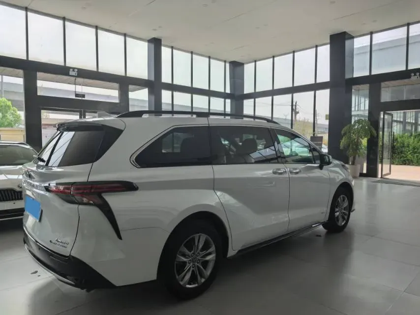 2024 Toyota Sienna 2.5L 189HP L4 E-CVT Hybrid,autocango,china used car exporter,china ev exporter,chinese used car exporter,chinese used ev exporter