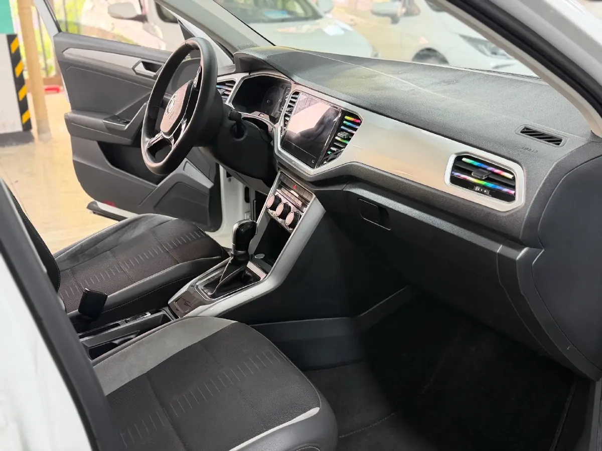 2021 Volkswagen T-Roc 1.4T 150HP L4 7DCT,autocango,china used car exporter,china ev exporter,chinese used car exporter,chinese used ev exporter