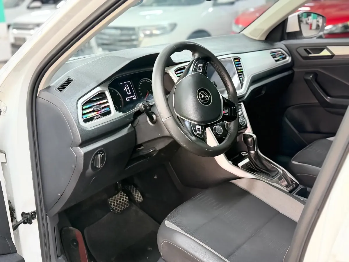 2021 Volkswagen T-Roc 1.4T 150HP L4 7DCT,autocango,china used car exporter,china ev exporter,chinese used car exporter,chinese used ev exporter