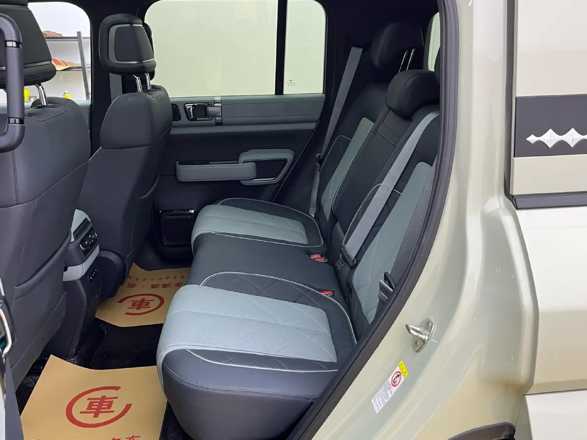 2025 FangChengBao Bao 5 1.5T 194HP L4 E-CVT PHEV 31.8KWH,autocango,china used car exporter,china ev exporter,chinese used car exporter,chinese used ev exporter