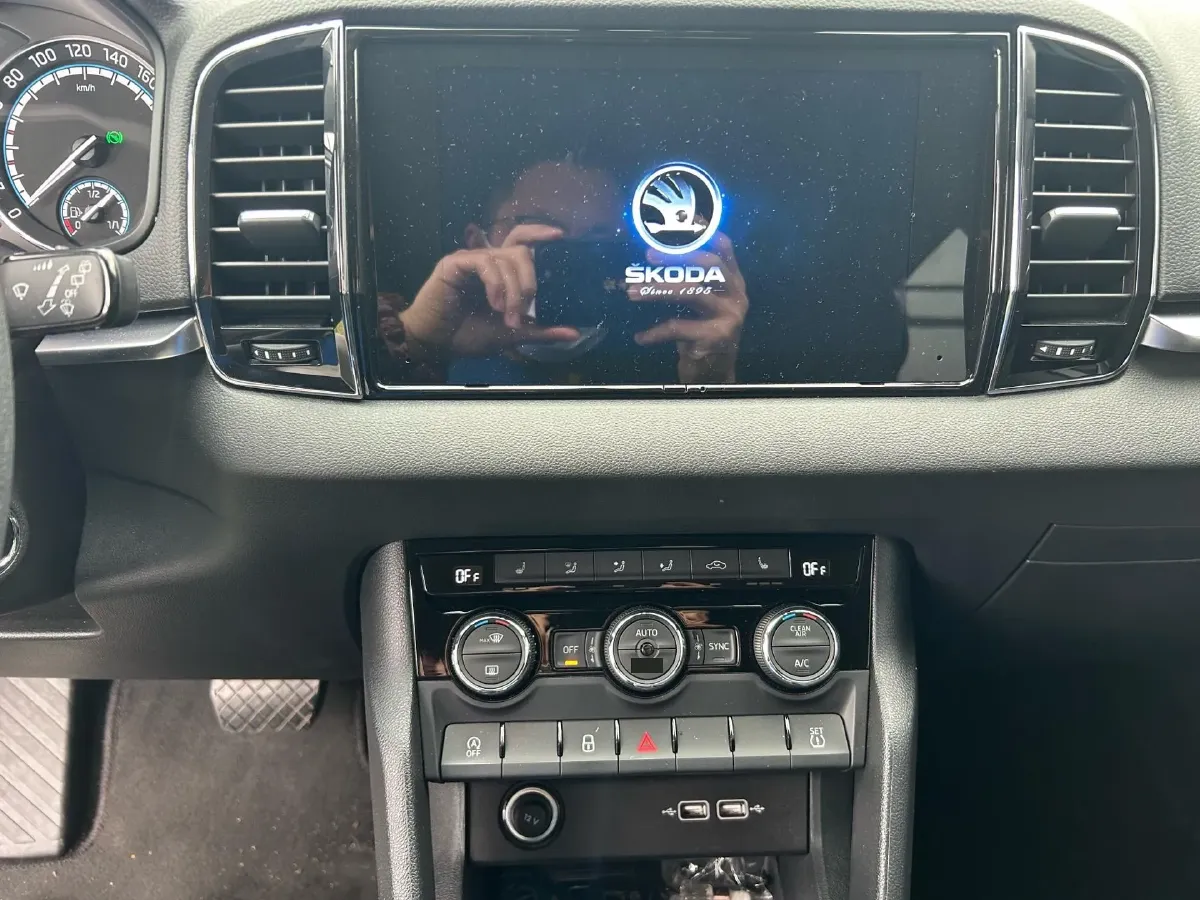 2021 Skoda Karoq 1.4T 150HP L4 7DCT,autocango,china used car exporter,china ev exporter,chinese used car exporter,chinese used ev exporter