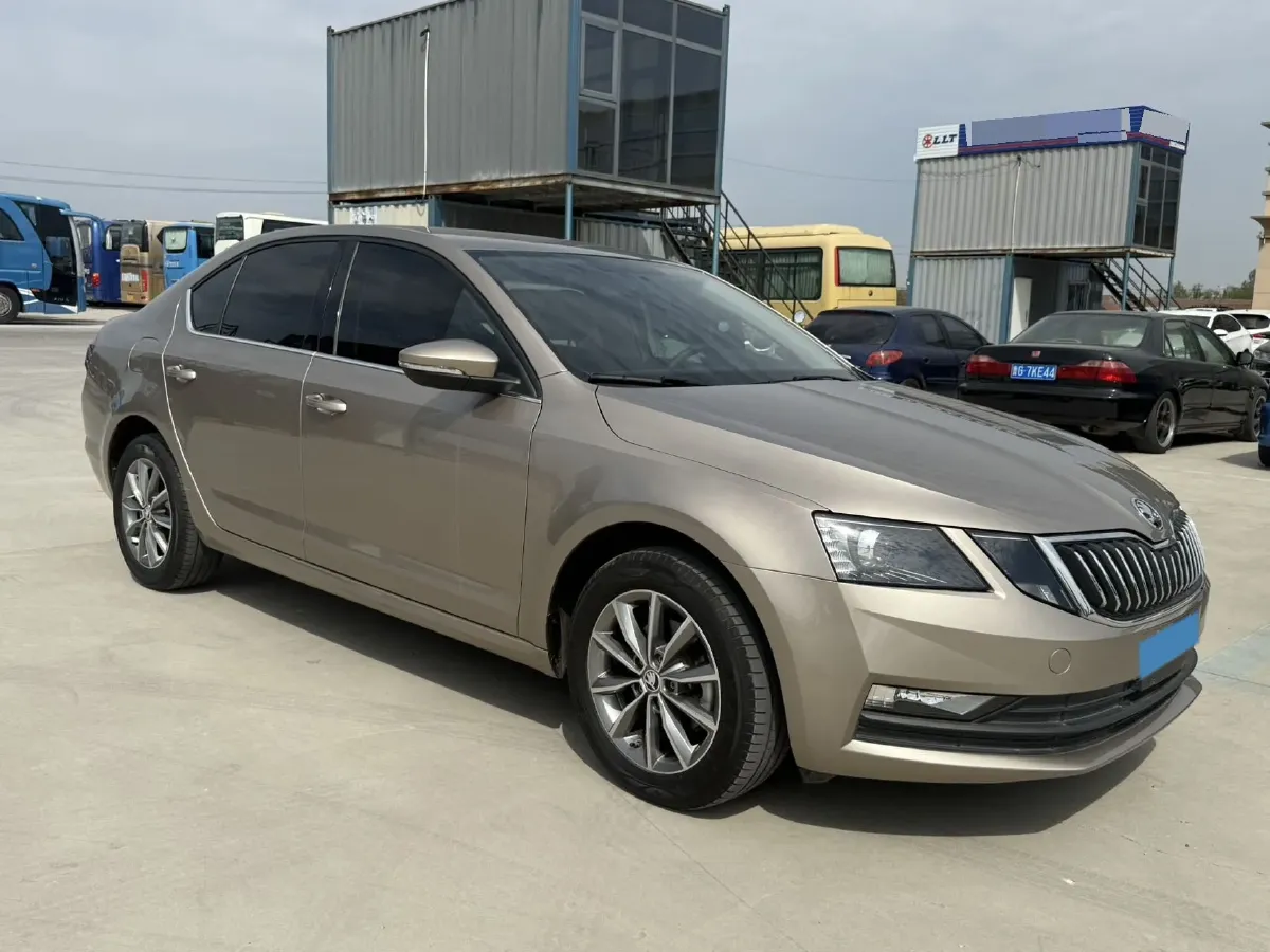 2022 Skoda Octavia 1.5L 113HP L4 6AT,autocango,china used car exporter,china ev exporter,chinese used car exporter,chinese used ev exporter