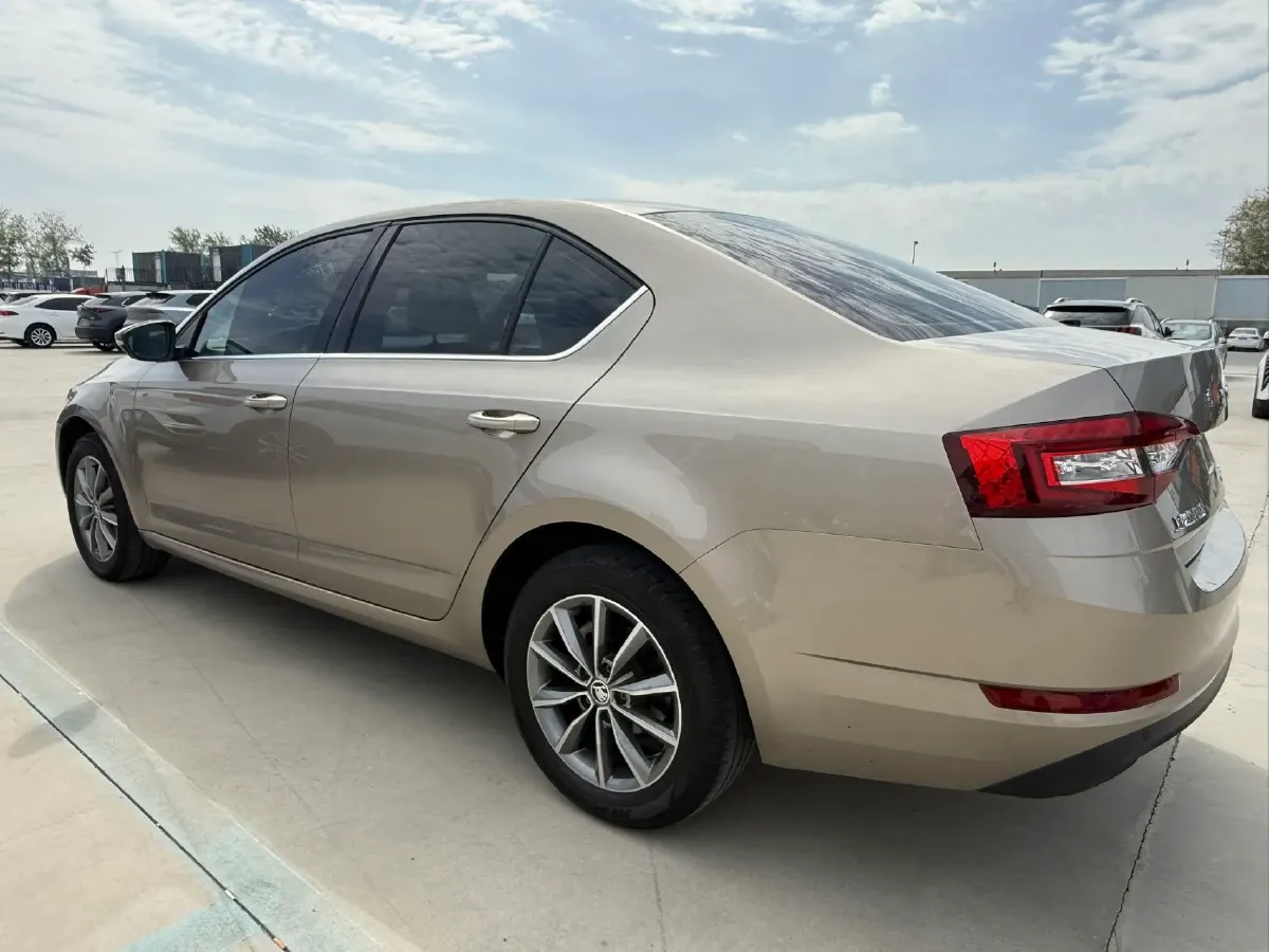 2022 Skoda Octavia 1.5L 113HP L4 6AT,autocango,china used car exporter,china ev exporter,chinese used car exporter,chinese used ev exporter