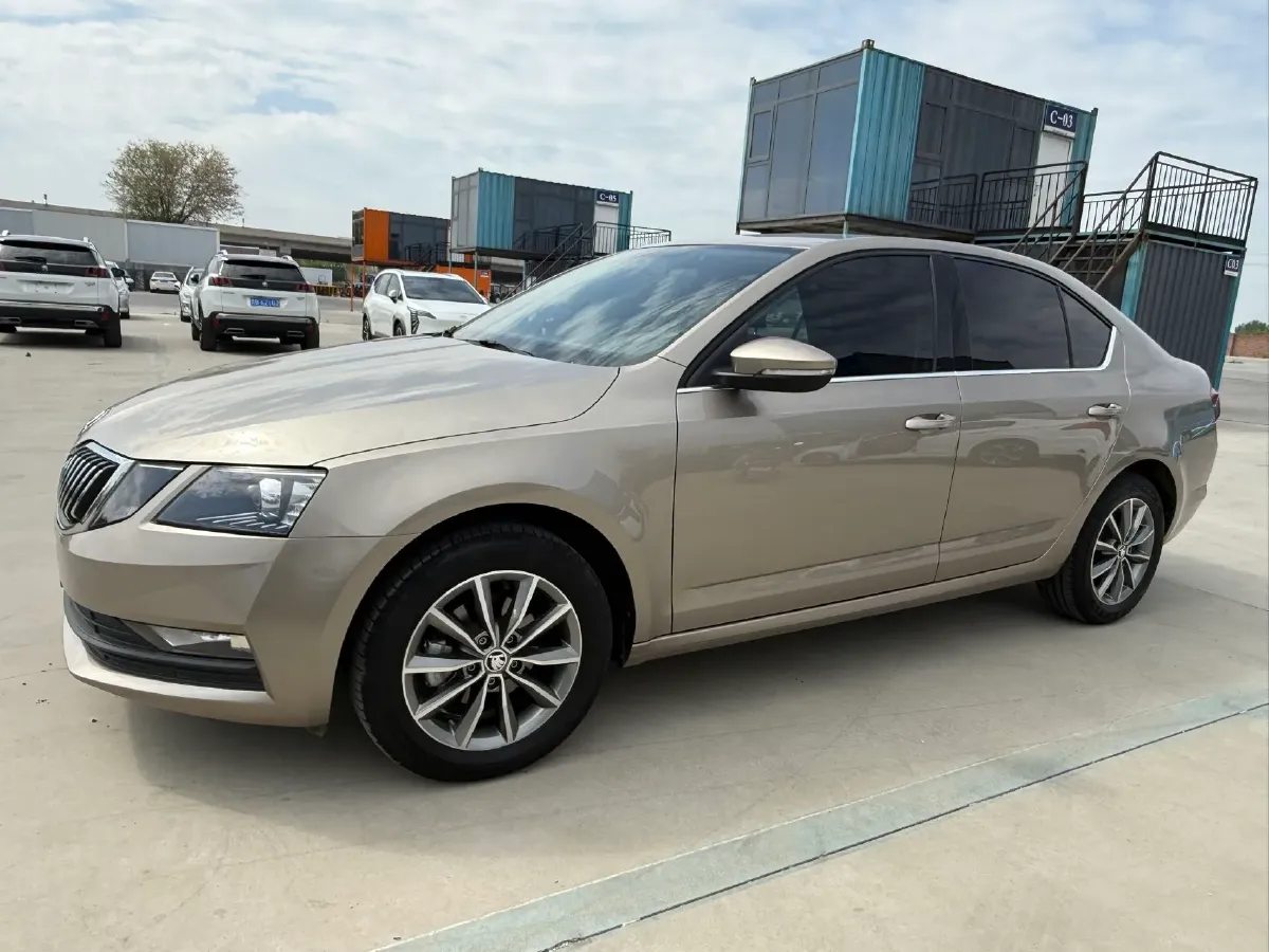 2022 Skoda Octavia 1.5L 113HP L4 6AT,autocango,china used car exporter,china ev exporter,chinese used car exporter,chinese used ev exporter