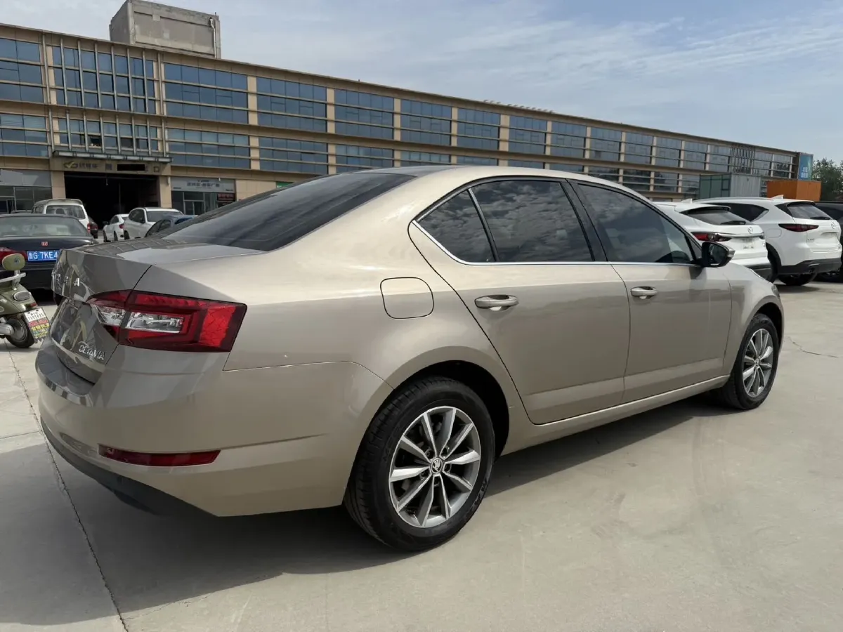 2022 Skoda Octavia 1.5L 113HP L4 6AT,autocango,china used car exporter,china ev exporter,chinese used car exporter,chinese used ev exporter