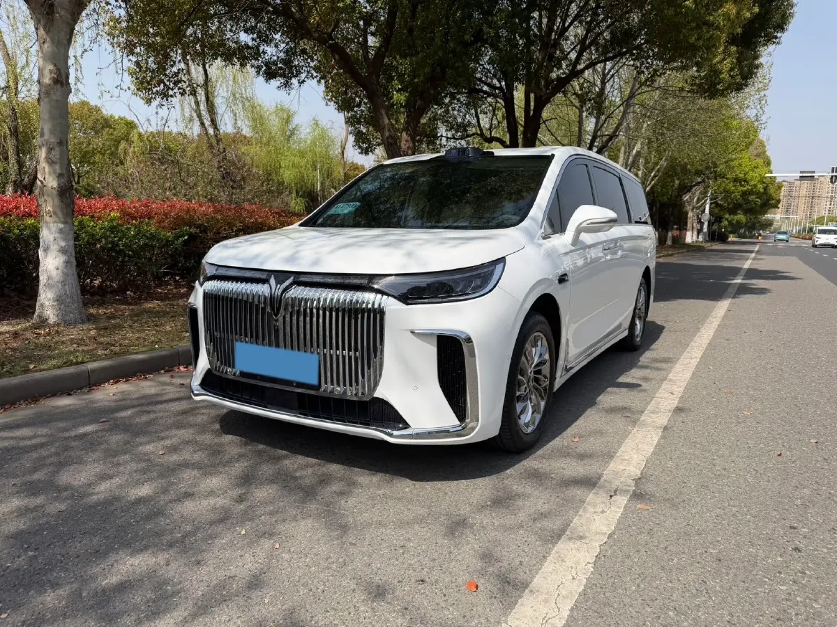 2025 Voyah Dream 1.5T 150HP L4 PHEV 41.7KWH,autocango,china used car exporter,china ev exporter,chinese used car exporter,chinese used ev exporter