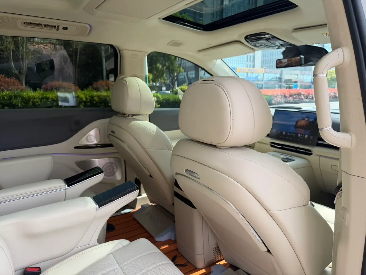 2025 Voyah Dream 1.5T 150HP L4 PHEV 41.7KWH,autocango,china used car exporter,china ev exporter,chinese used car exporter,chinese used ev exporter