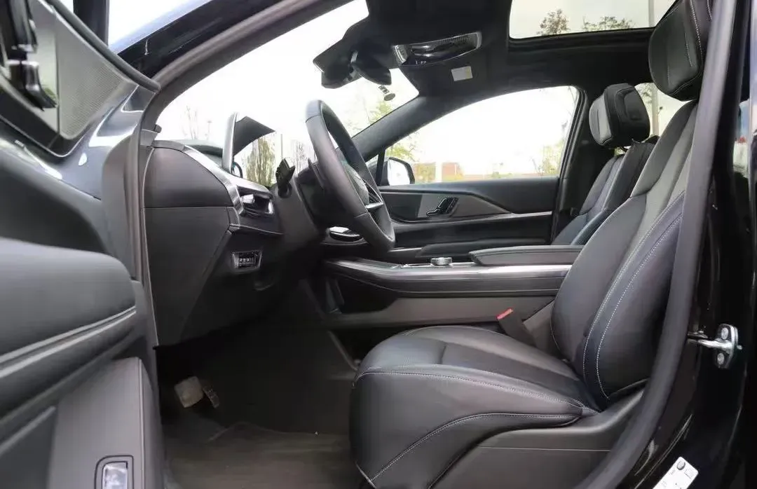 2025 Cadillac XT5 2.0T 237HP L4 9AT,autocango,china used car exporter,china ev exporter,chinese used car exporter,chinese used ev exporter