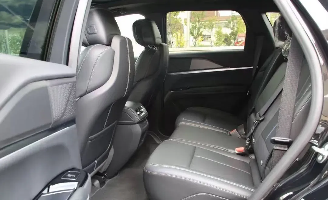 2025 Cadillac XT5 2.0T 237HP L4 9AT,autocango,china used car exporter,china ev exporter,chinese used car exporter,chinese used ev exporter