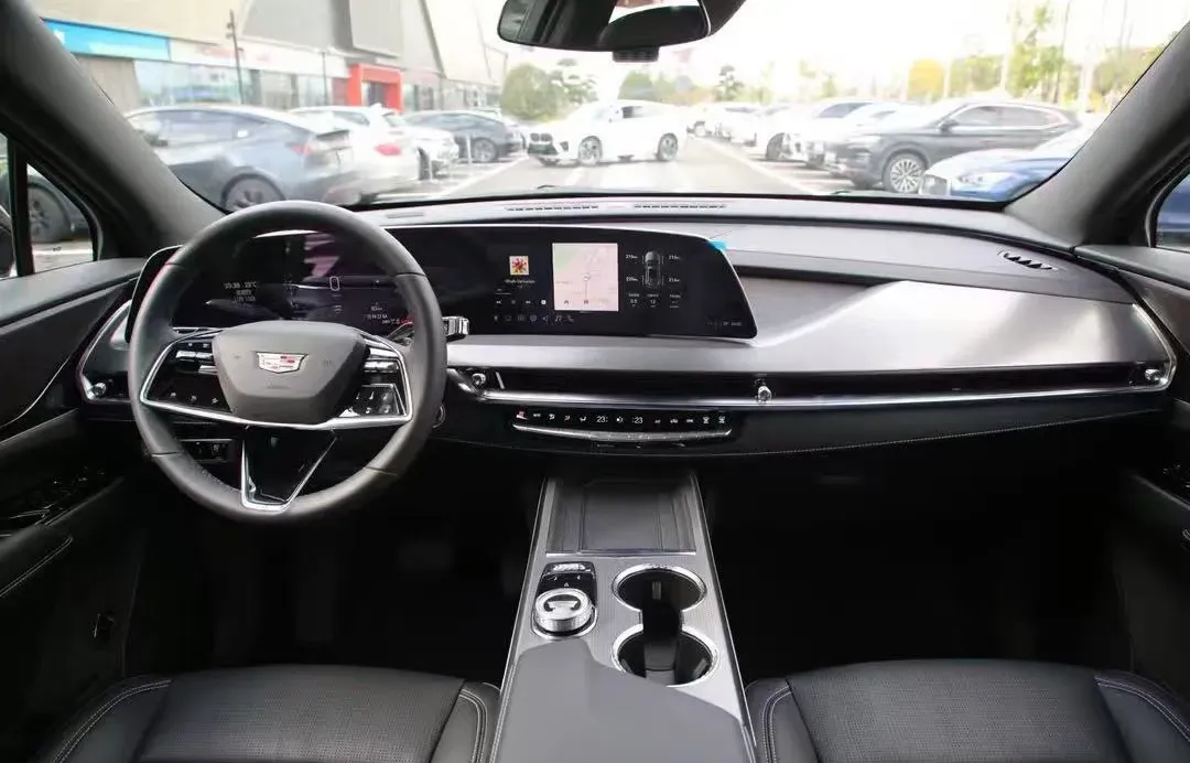 2025 Cadillac XT5 2.0T 237HP L4 9AT,autocango,china used car exporter,china ev exporter,chinese used car exporter,chinese used ev exporter