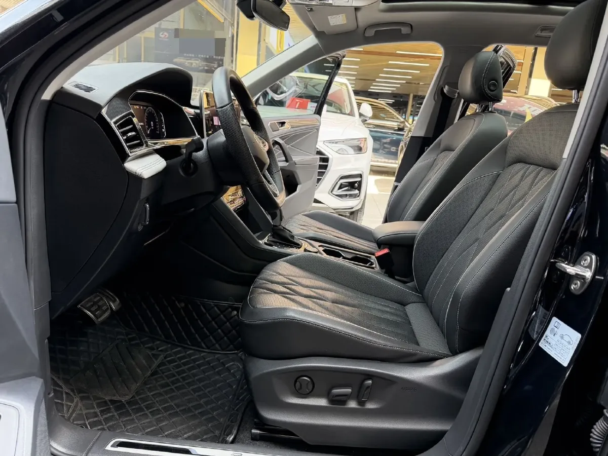 2024 Volkswagen Tiguan L 2.0T 220HP L4 7DCT,autocango,china used car exporter,china ev exporter,chinese used car exporter,chinese used ev exporter