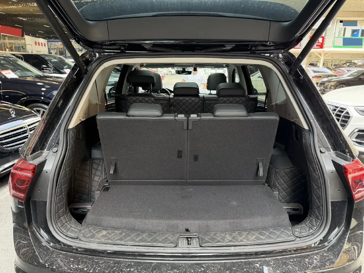 2024 Volkswagen Tiguan L 2.0T 220HP L4 7DCT,autocango,china used car exporter,china ev exporter,chinese used car exporter,chinese used ev exporter