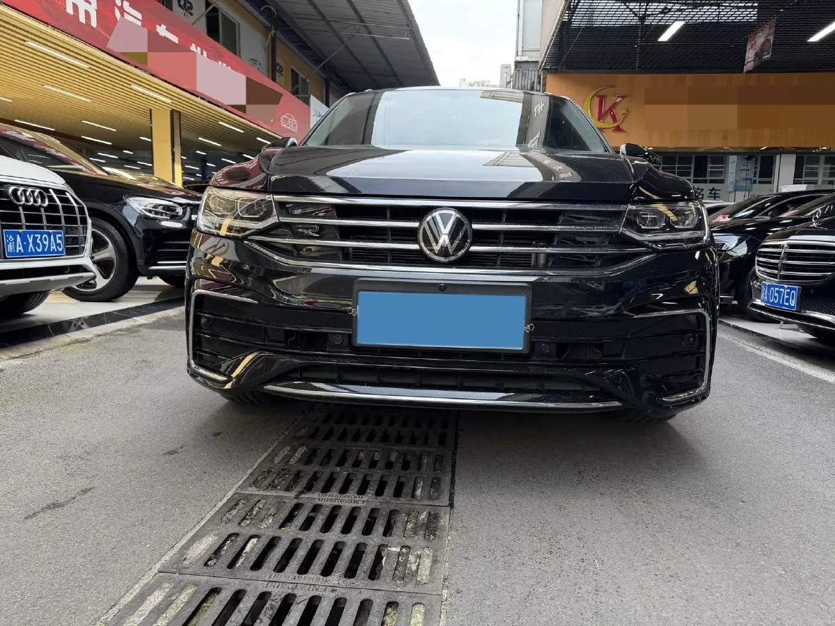 2024 Volkswagen Tiguan L 2.0T 220HP L4 7DCT,autocango,china used car exporter,china ev exporter,chinese used car exporter,chinese used ev exporter