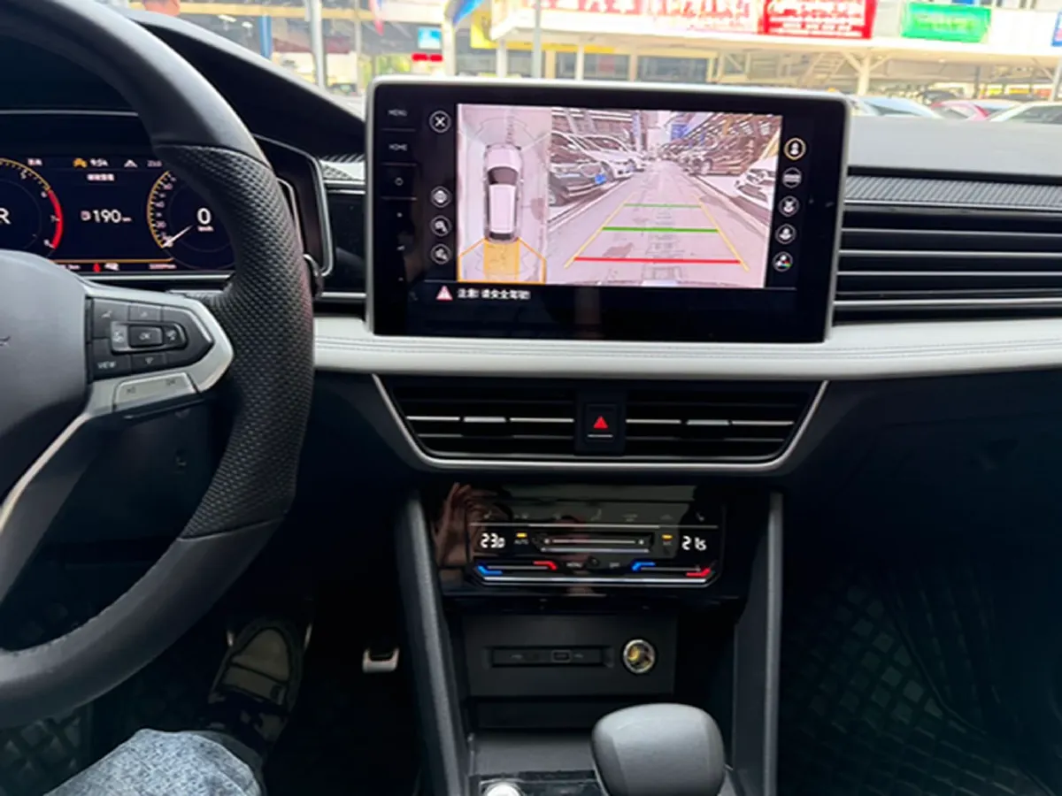 2024 Volkswagen Tiguan L 2.0T 220HP L4 7DCT,autocango,china used car exporter,china ev exporter,chinese used car exporter,chinese used ev exporter