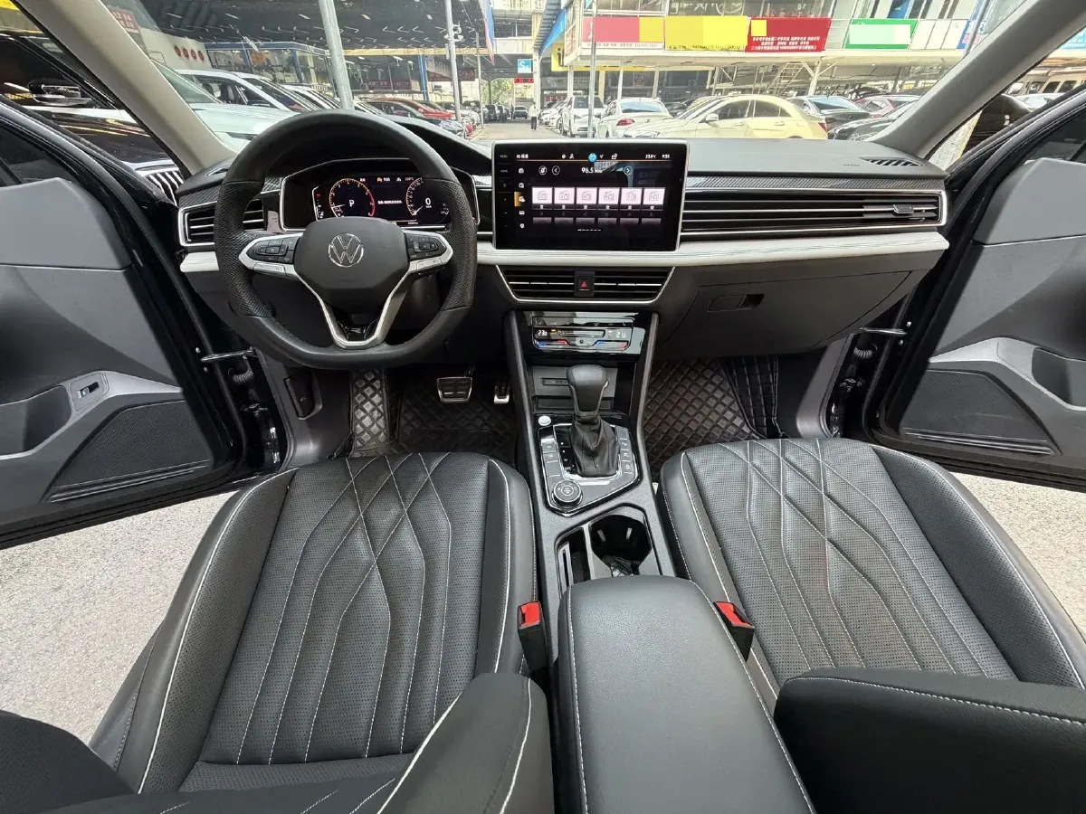 2024 Volkswagen Tiguan L 2.0T 220HP L4 7DCT,autocango,china used car exporter,china ev exporter,chinese used car exporter,chinese used ev exporter