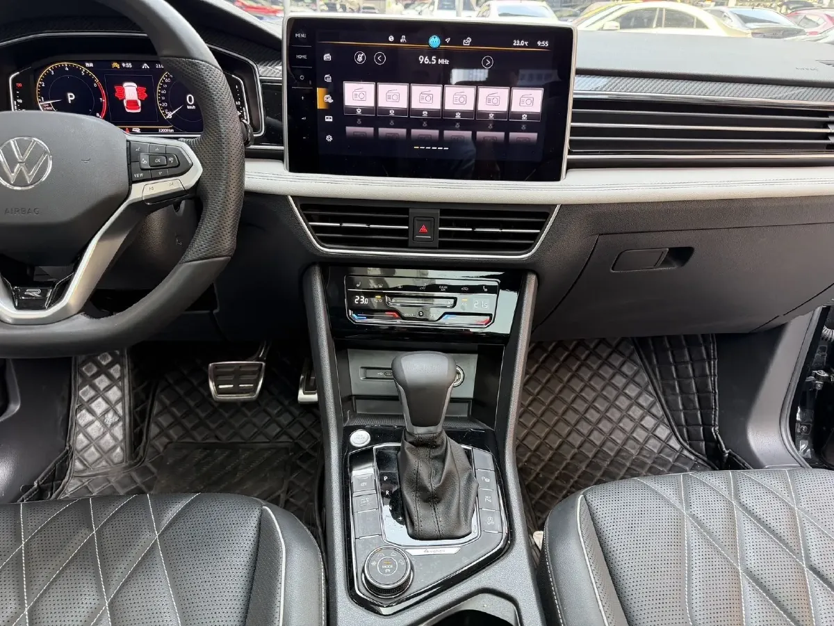 2024 Volkswagen Tiguan L 2.0T 220HP L4 7DCT,autocango,china used car exporter,china ev exporter,chinese used car exporter,chinese used ev exporter